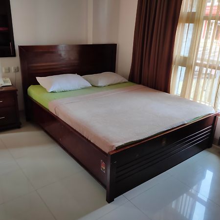 Hotel Oyo 3894 Karunia Muslim Syariah Dżakarta Zewnętrze zdjęcie