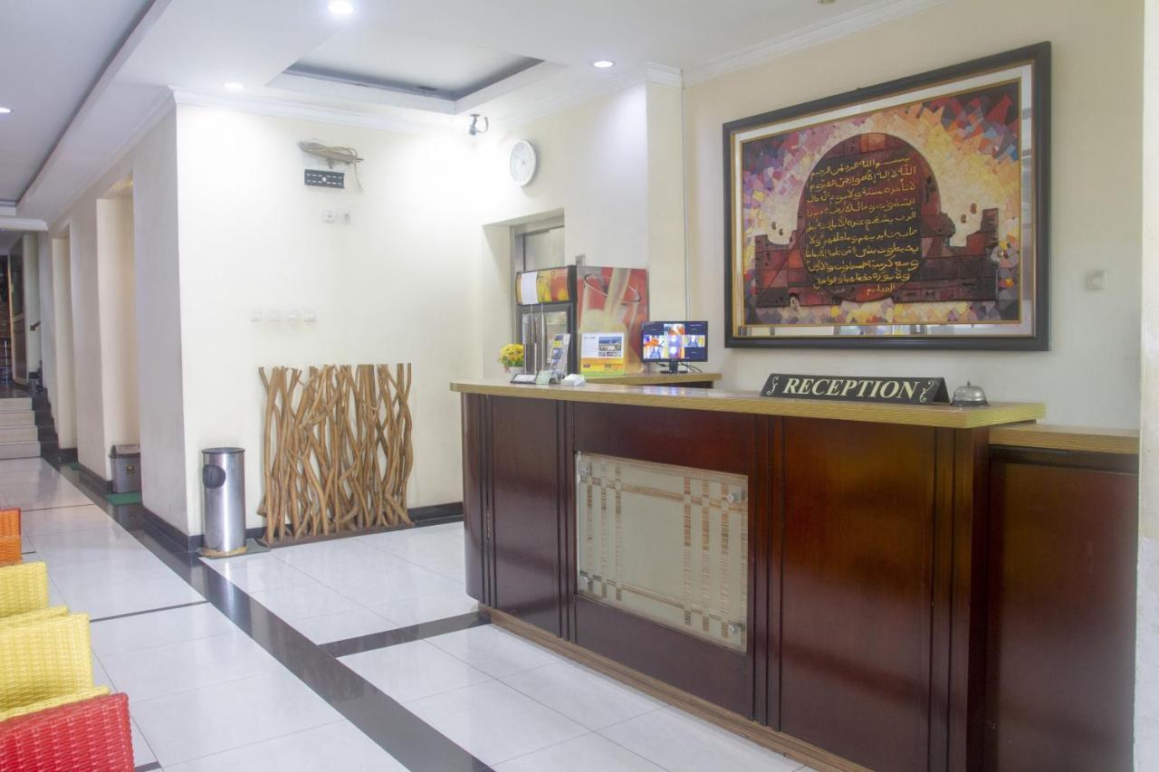Hotel Oyo 3894 Karunia Muslim Syariah Dżakarta Zewnętrze zdjęcie