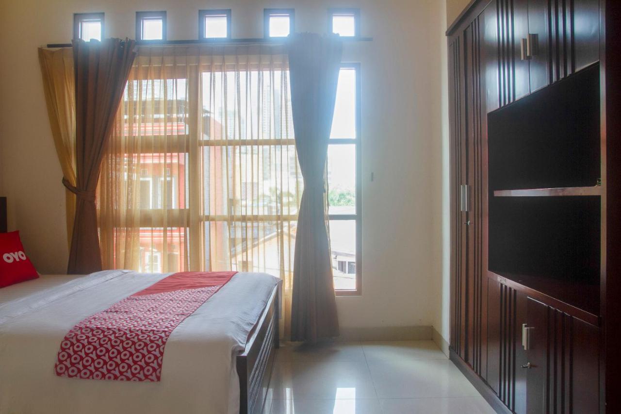 Hotel Oyo 3894 Karunia Muslim Syariah Dżakarta Zewnętrze zdjęcie