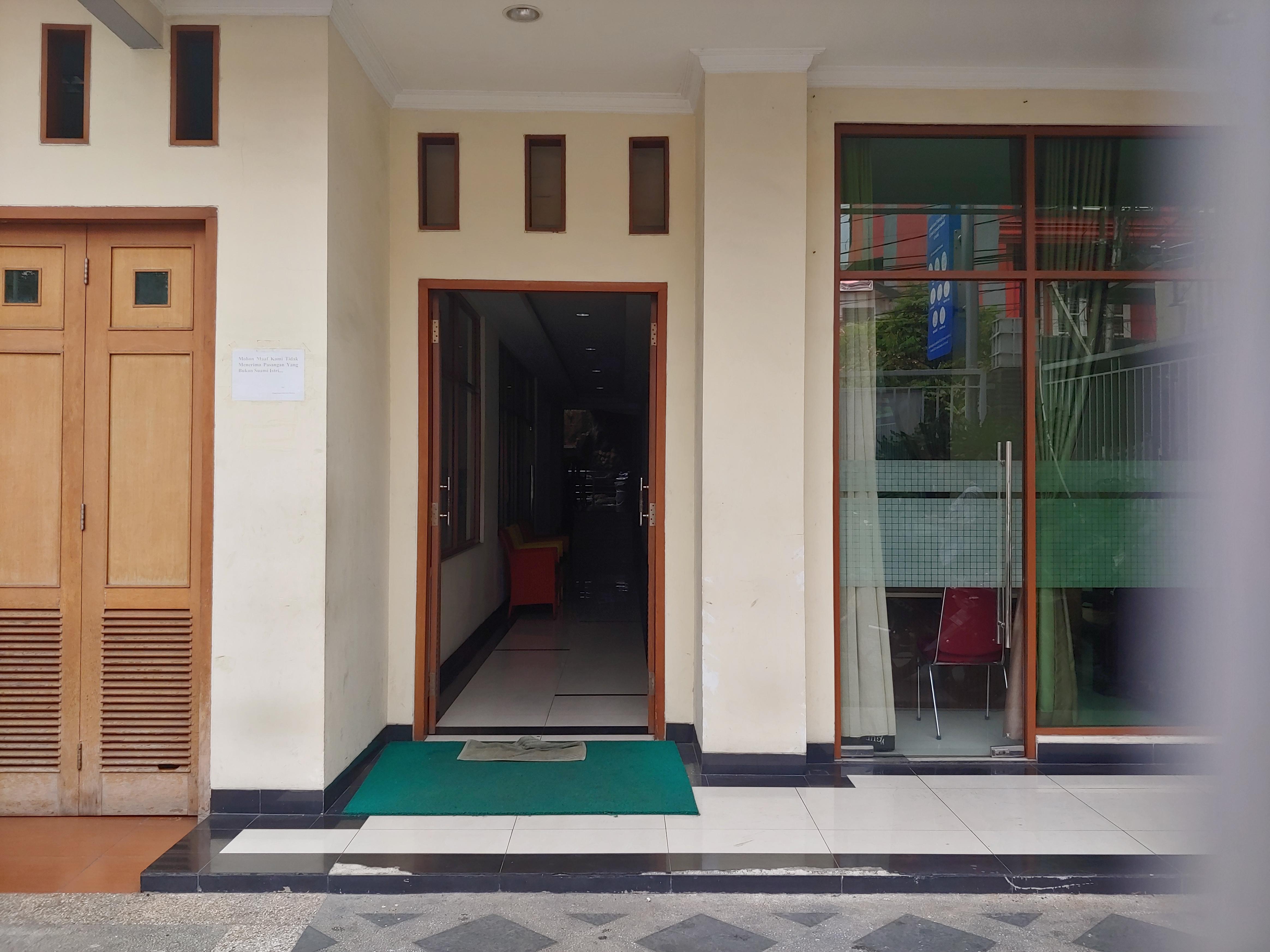 Hotel Oyo 3894 Karunia Muslim Syariah Dżakarta Zewnętrze zdjęcie